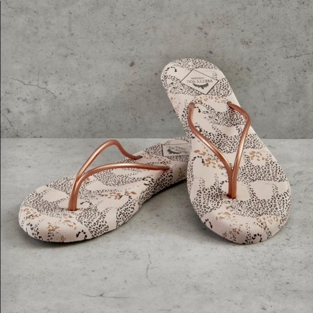 NEW LEOPARD PRINT FLIP FLOPS - Picture 1 of 4
